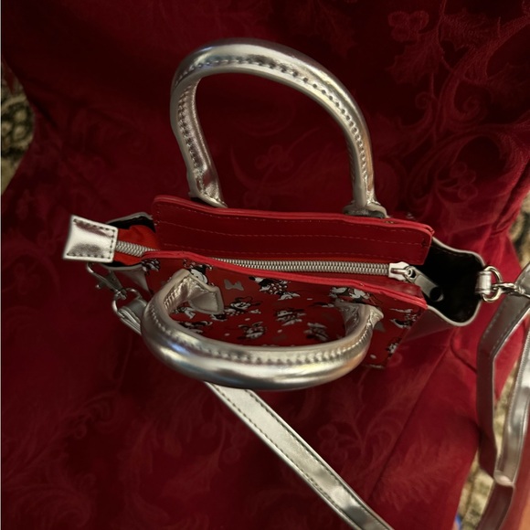 Minnie Mouse Disney Park Small Crossbody bag Silver & Red - Picture 2 of 8